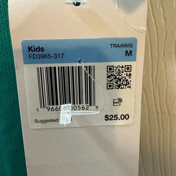 Nike Dri-Fit T-Shirt.  Size M Kids. New with tags. - Picture 2 of 4